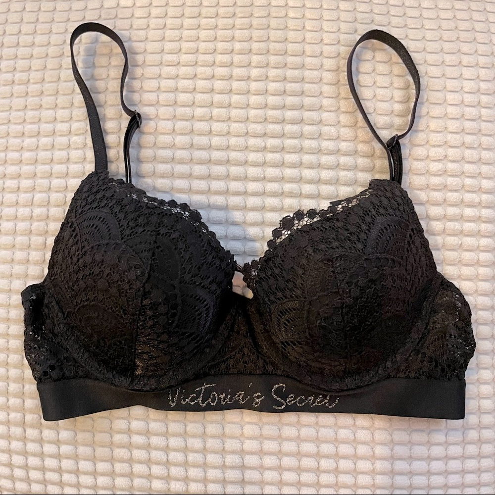 NWOT Victorias Secret T-shirt Push-up bra, black lace, 32B, logo and lace